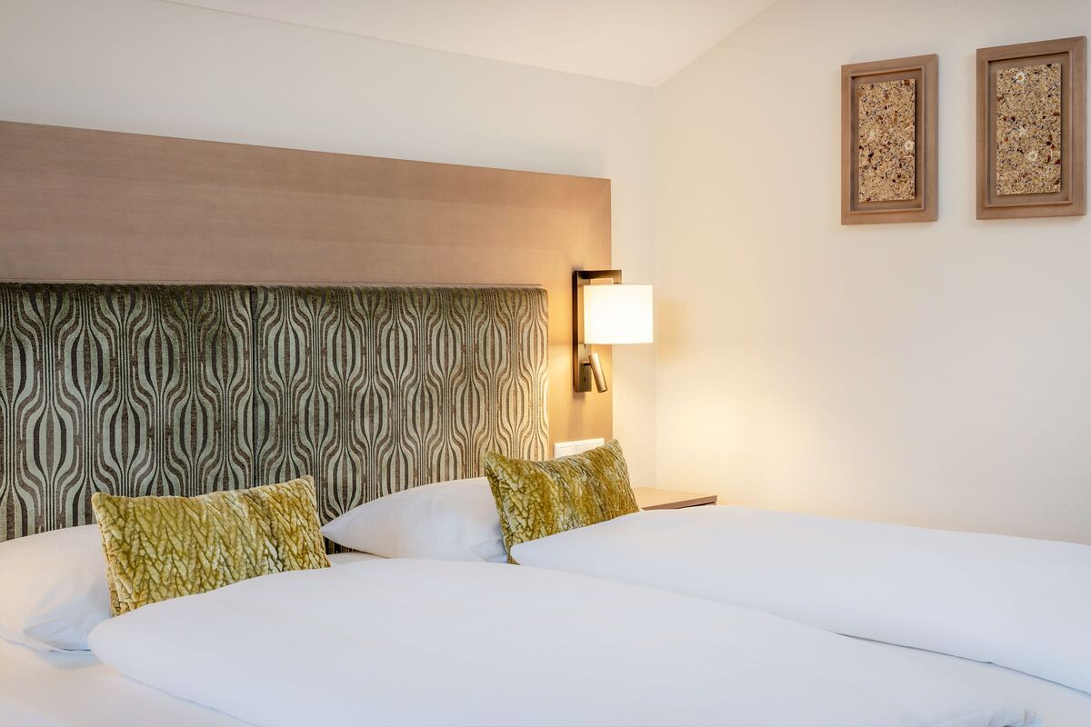 Naturgenusszimmer mit kuschelweichen Kissen