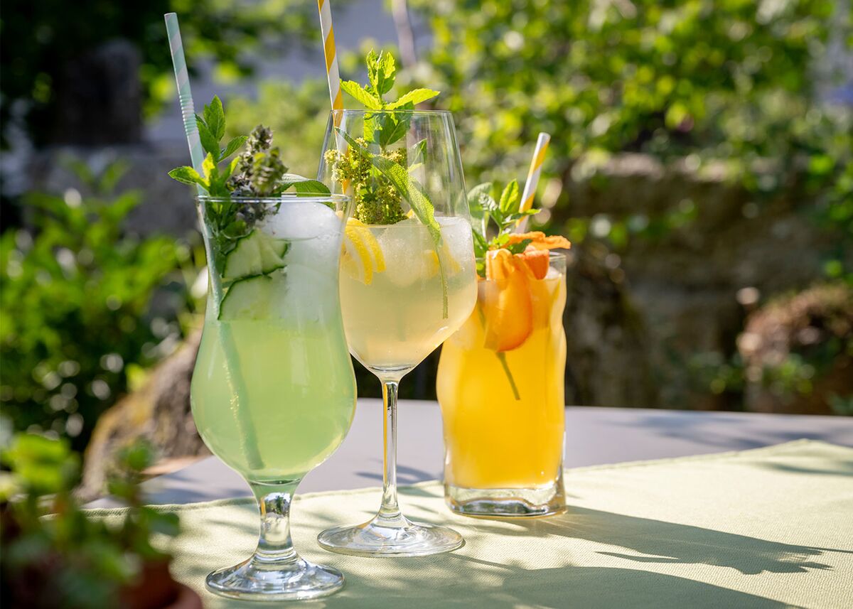 Getränke: Bio-Limonade. hervorragende Weine, beste Cocktails, regionale Biere