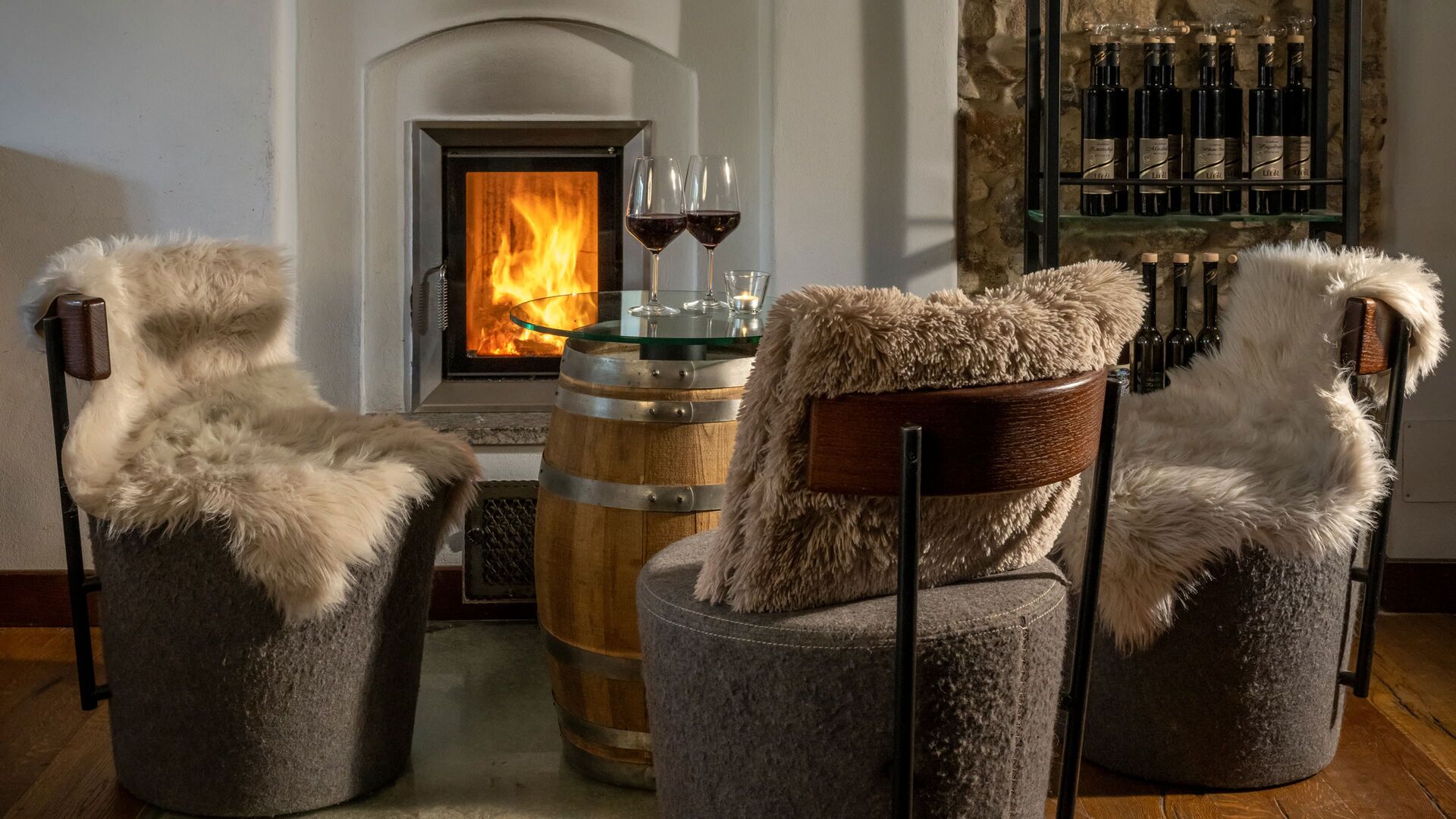 Kaminfeuer in der Gaststube