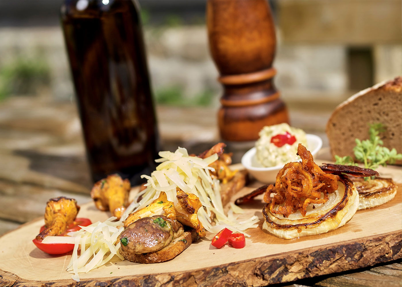 Genussprogramm: 4-Gang- Menü, Snack am Mittag, vitalisiertes Wasser, Kräutergartenführung